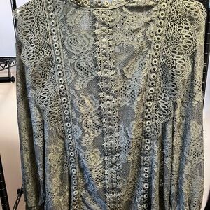 Cable & Gauge Olive Lace Top